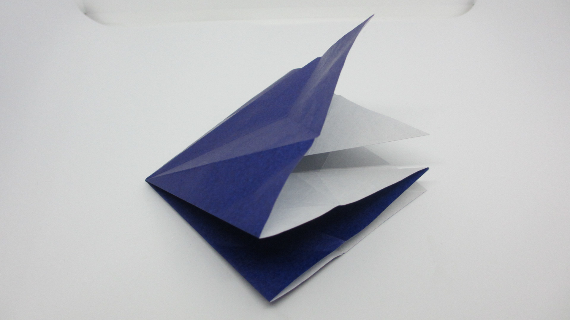 折り紙で作る 帽子 6選 簡単で楽しい立体でかぶれる折り方もご紹介 4ページ目 暮らし の