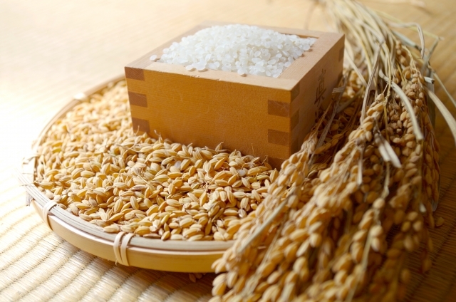 白米 雑穀米 玄米の糖質はどれくらい ご飯一杯の糖質量やカロリーを解説 暮らし の
